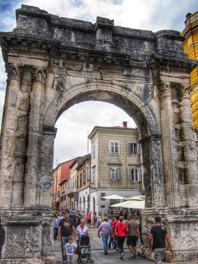 Vila John Pula